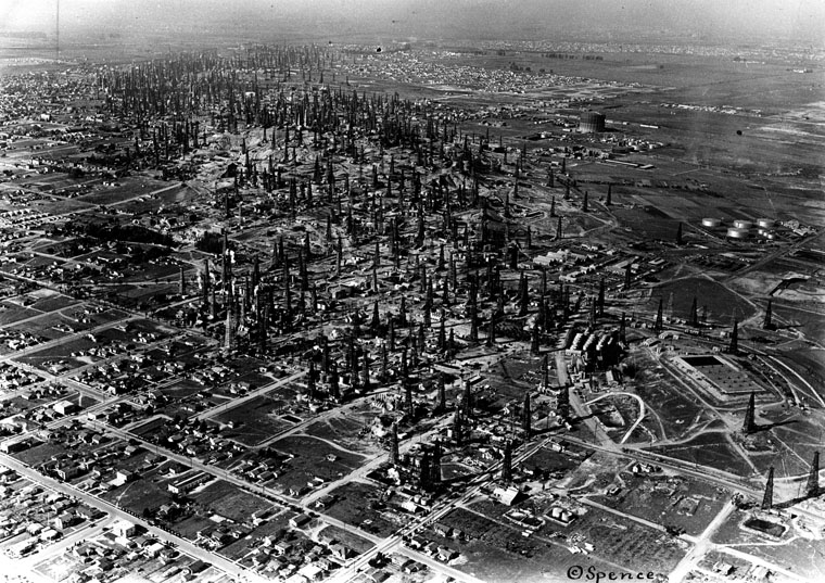 File:Signal Oil Field aerial 1930.jpg