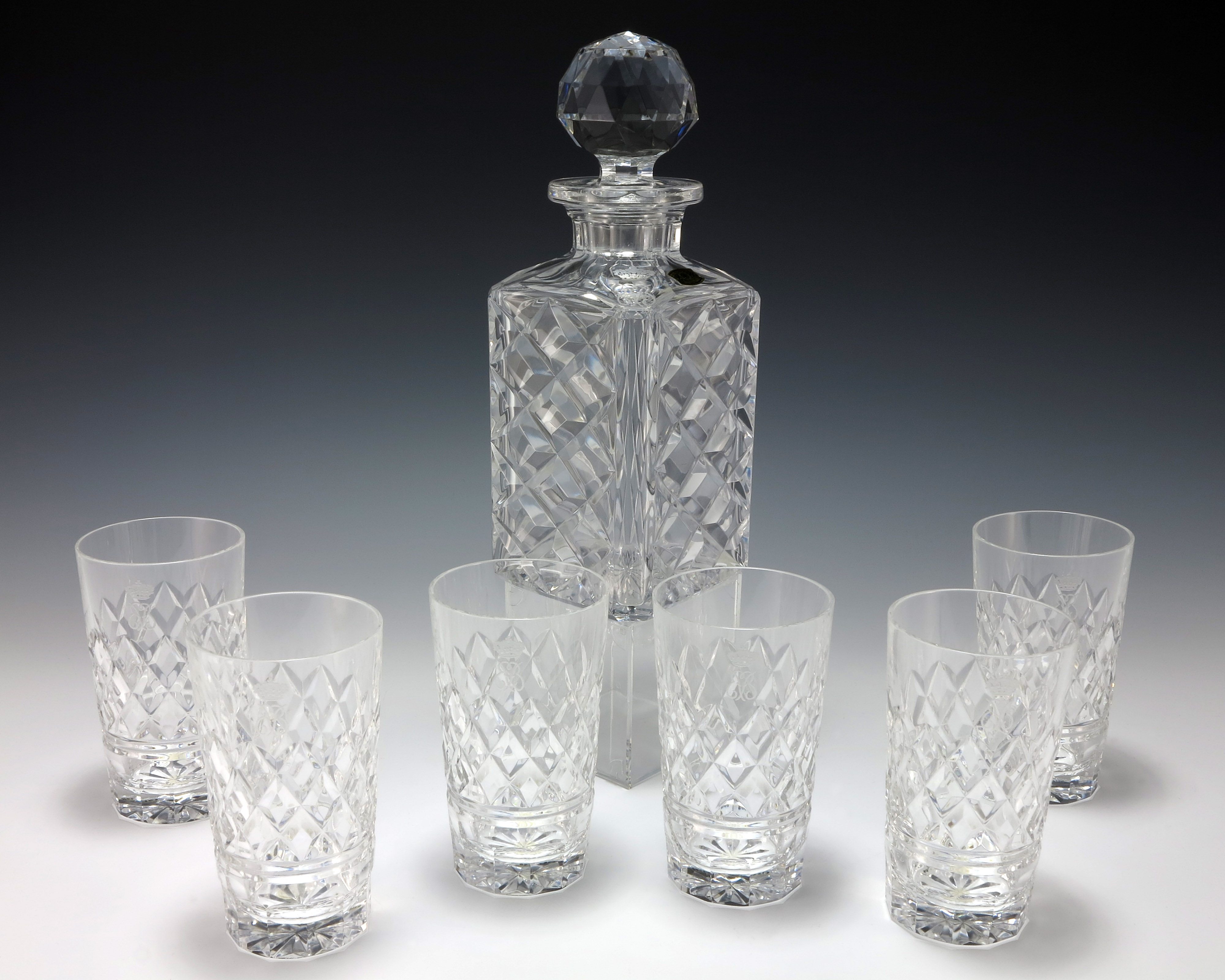 https://upload.wikimedia.org/wikipedia/commons/c/c1/State_Gifts_Glasses_and_Decanter.JPG