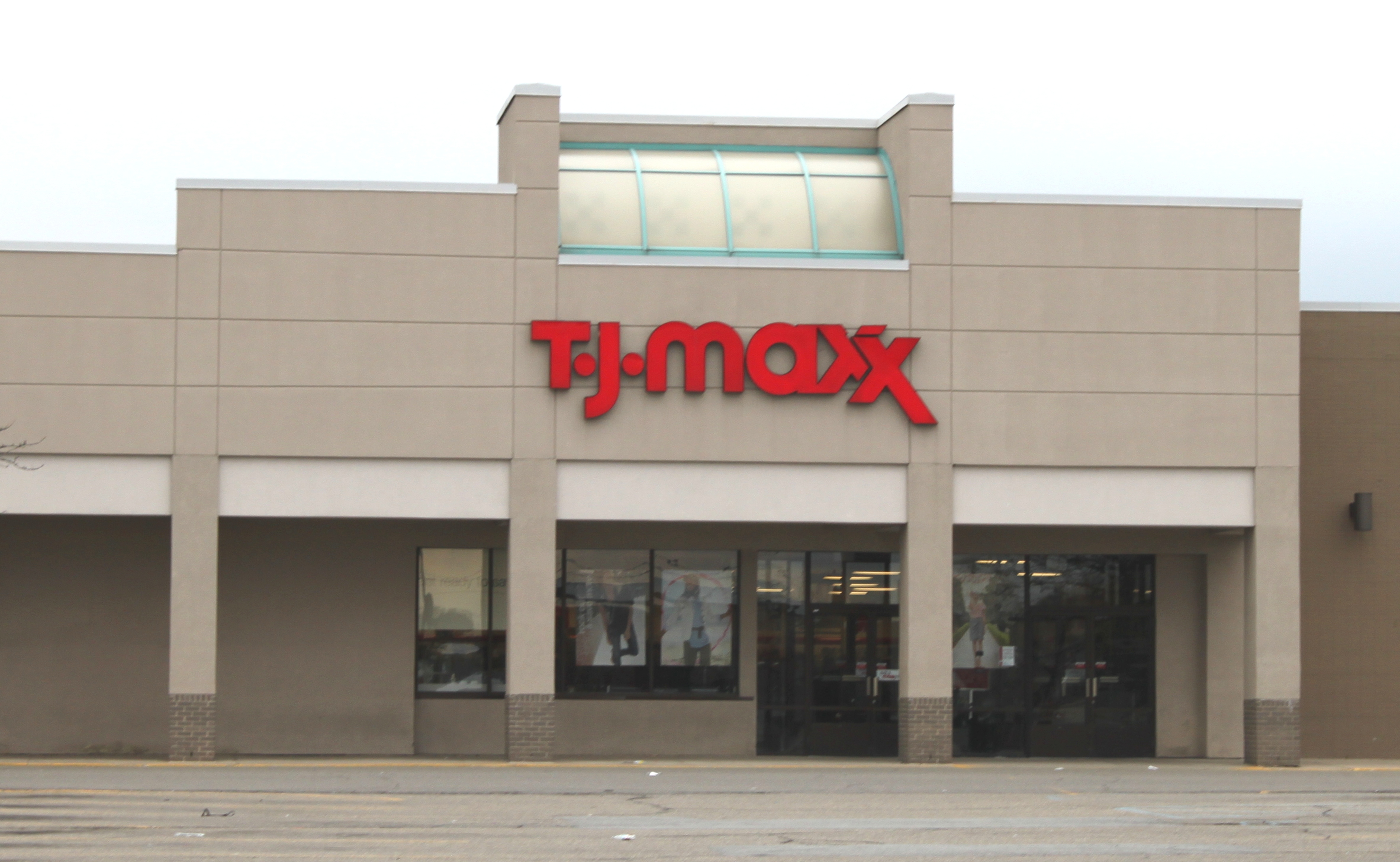 tj maxx sell shoes