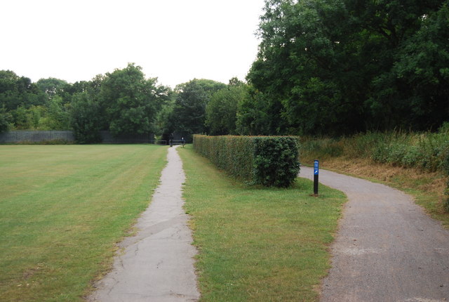 File:The Wealdway and National Cycleway 12 (3) - geograph.org.uk - 1391360.jpg