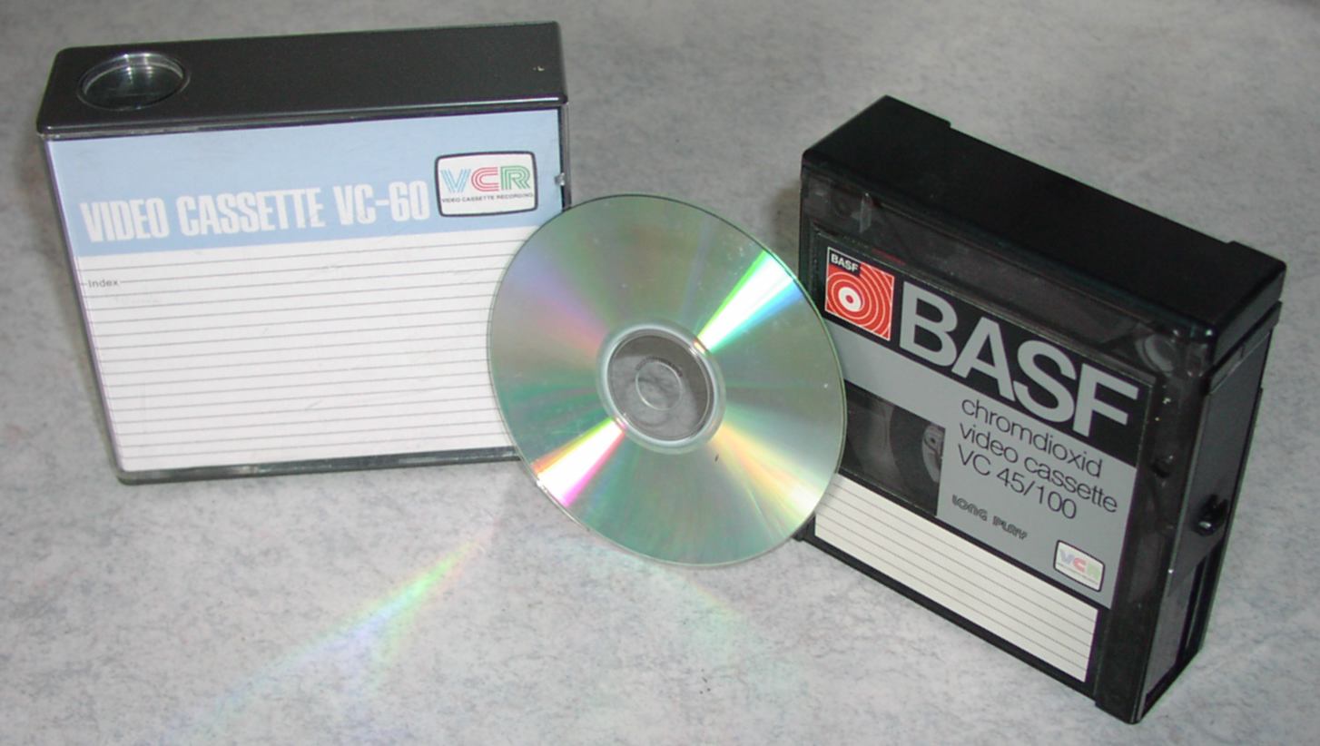 adaptador de videocassette vintage s-vhs con cinta de cassette