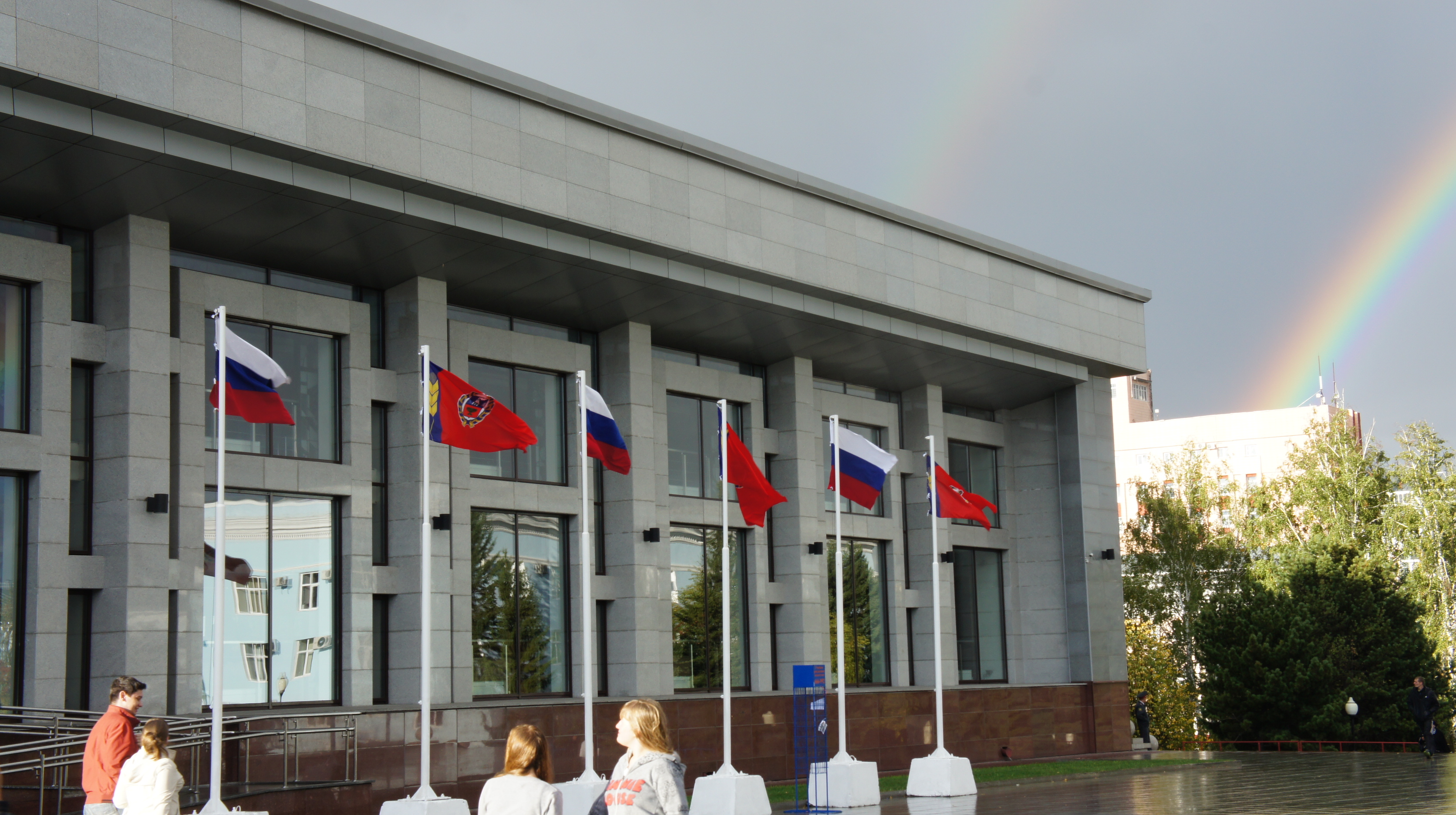 Флаг России и Алтайского края рядом