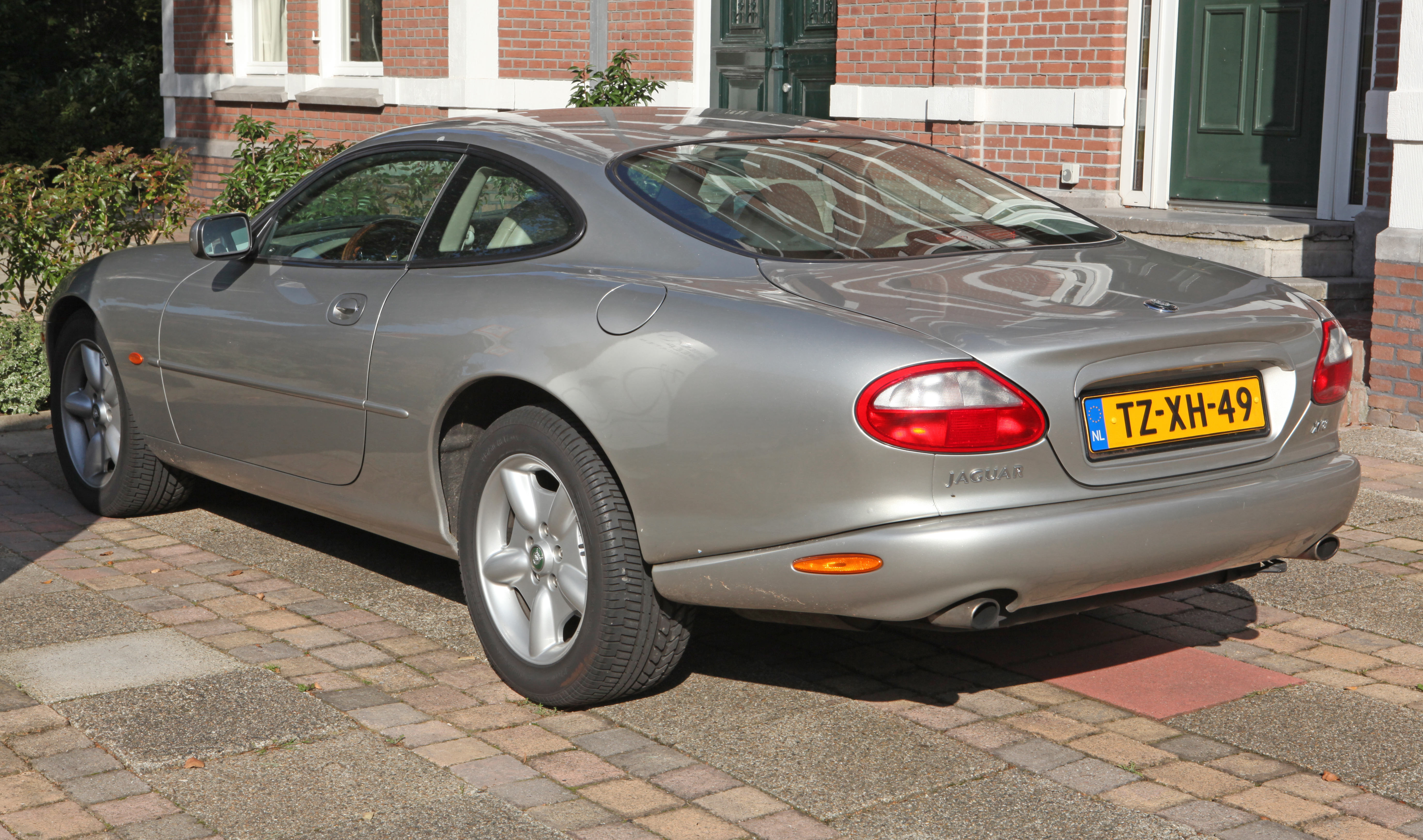 Ягуар XK Coupe 1998