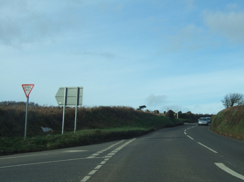 File:A381 passing Burleigh Lane - geograph.org.uk - 2270869.jpg