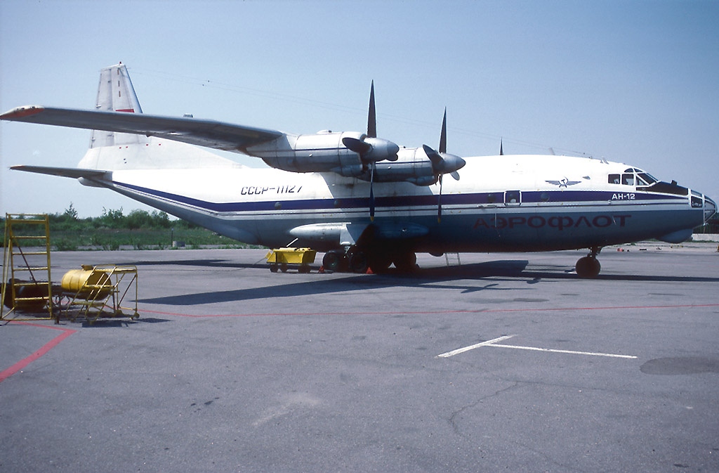 Файл:Antonov An-12B, Aeroflot AN1096889.jpg