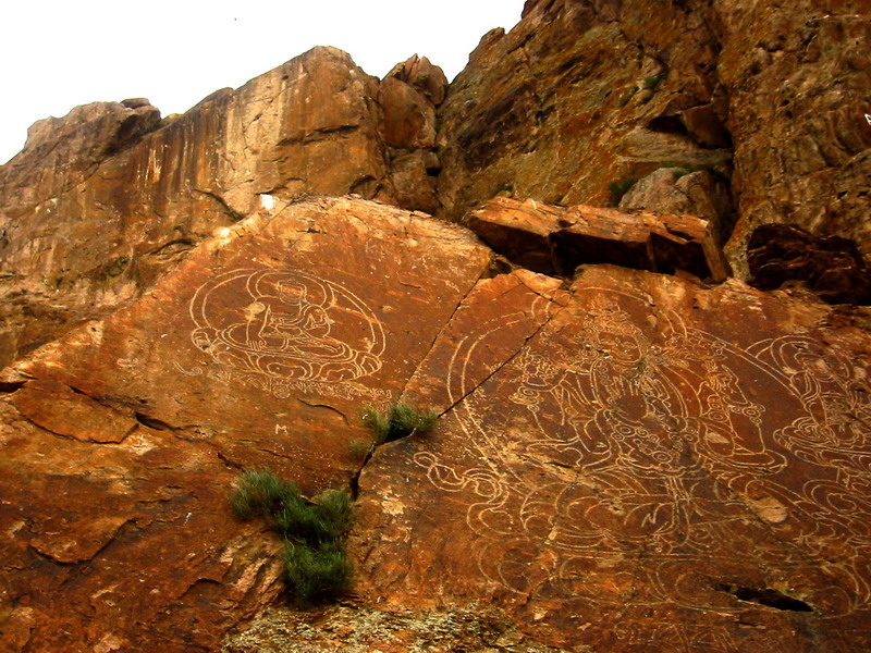 File:Buddhas at ili.jpg