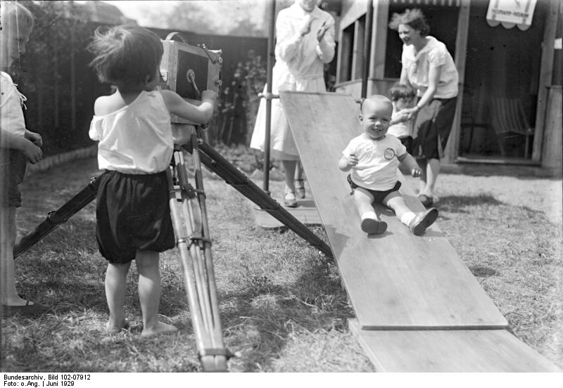 File:Bundesarchiv Bild 102-07912, Orthopädische Kindergymnastik.jpg