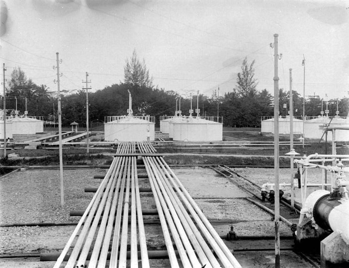 File:COLLECTIE TROPENMUSEUM Ontvangtankenpark van batterij III TMnr 10007111.jpg