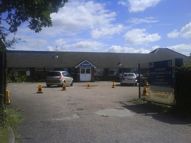 File:Caddington Sports and Social Club - geograph.org.uk - 908574.jpg