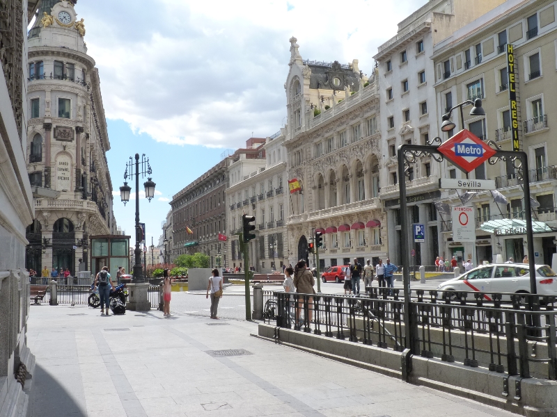 File:Calle de Alcalá (Madrid) 39.jpg