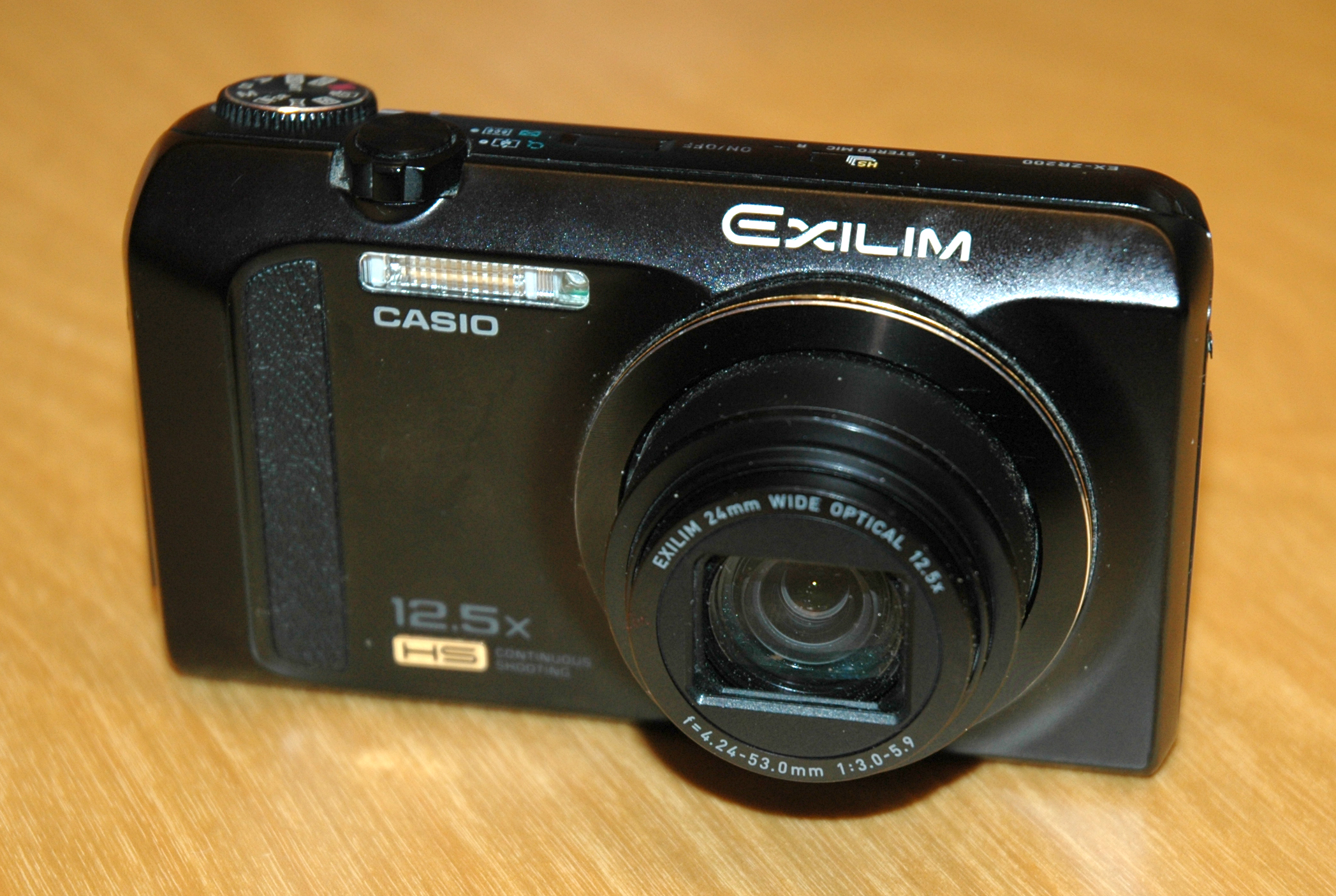 File:Casio Exilim EX-ZR200 Black 1524.jpg - Wikimedia Commons