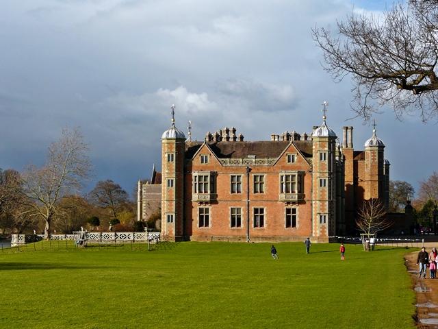 File:Charlecote House - geograph.org.uk - 1057644.jpg