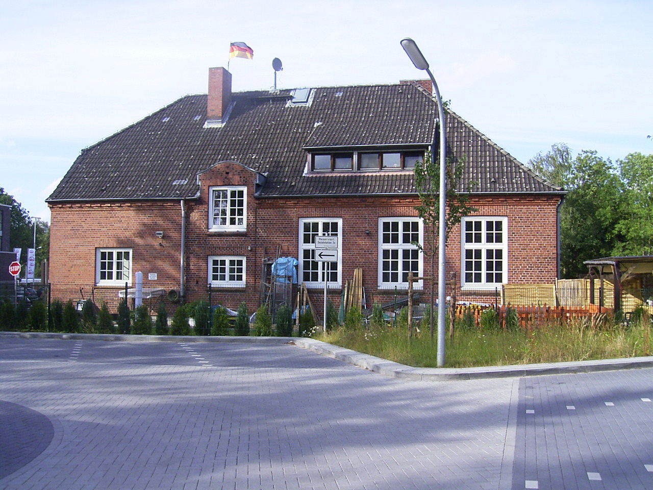 File:Erweiterungsbau der alten Volksschule in der ...