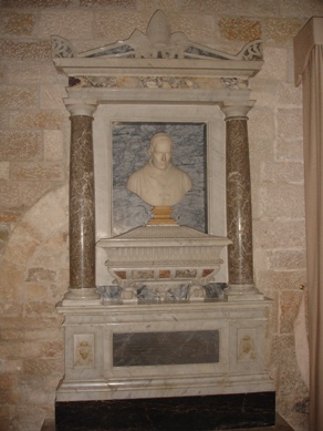 File:Felice Regano busto in marmo.jpg