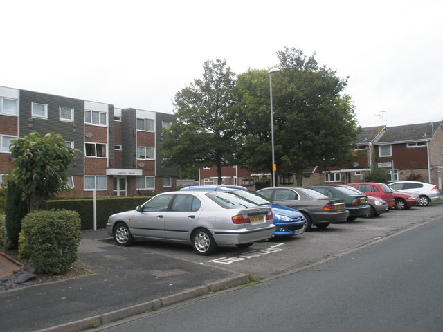 File:Garrick House within Gatcombe Park - geograph.org.uk - 1530710.jpg