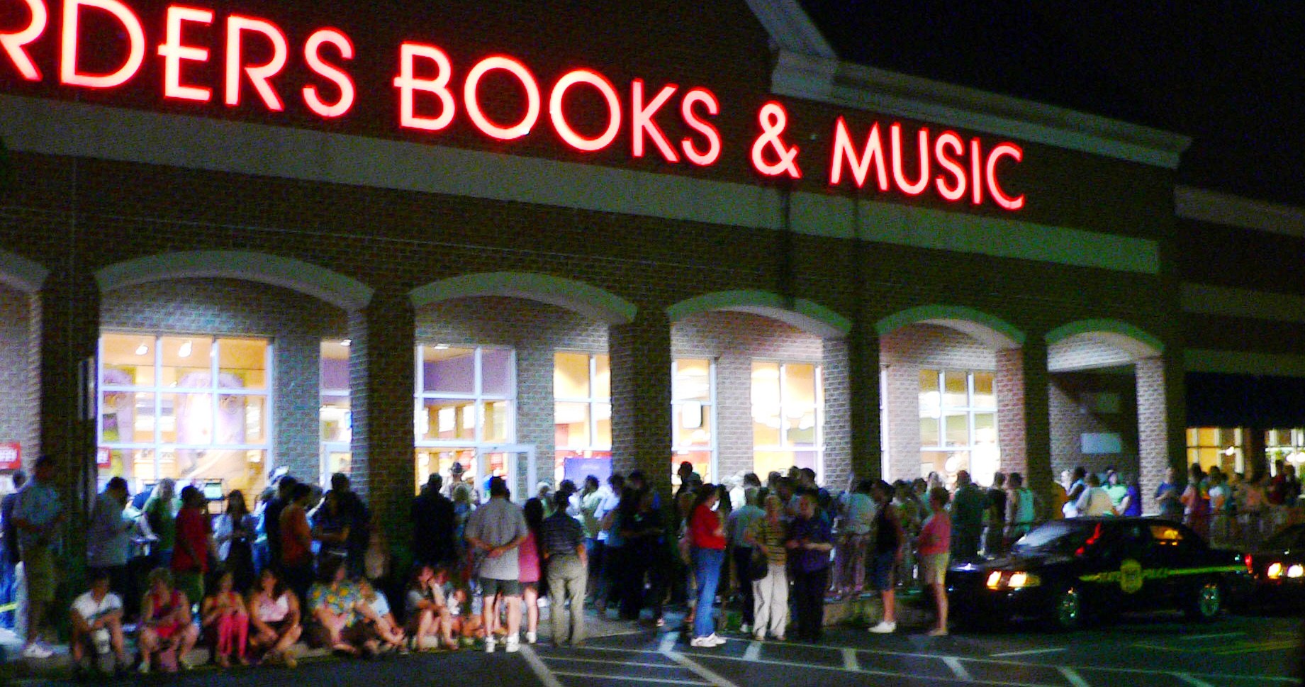 A large crowd of fans wait outside of a Borders store in Delaware, waiting for the release of Harry Potter and the Half-Blood Prince