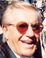 File:Jerry Van Dyke on the red carpet at the Emmys 1994 cropped.jpg