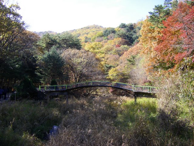 File:Kaesong Mountains.JPG