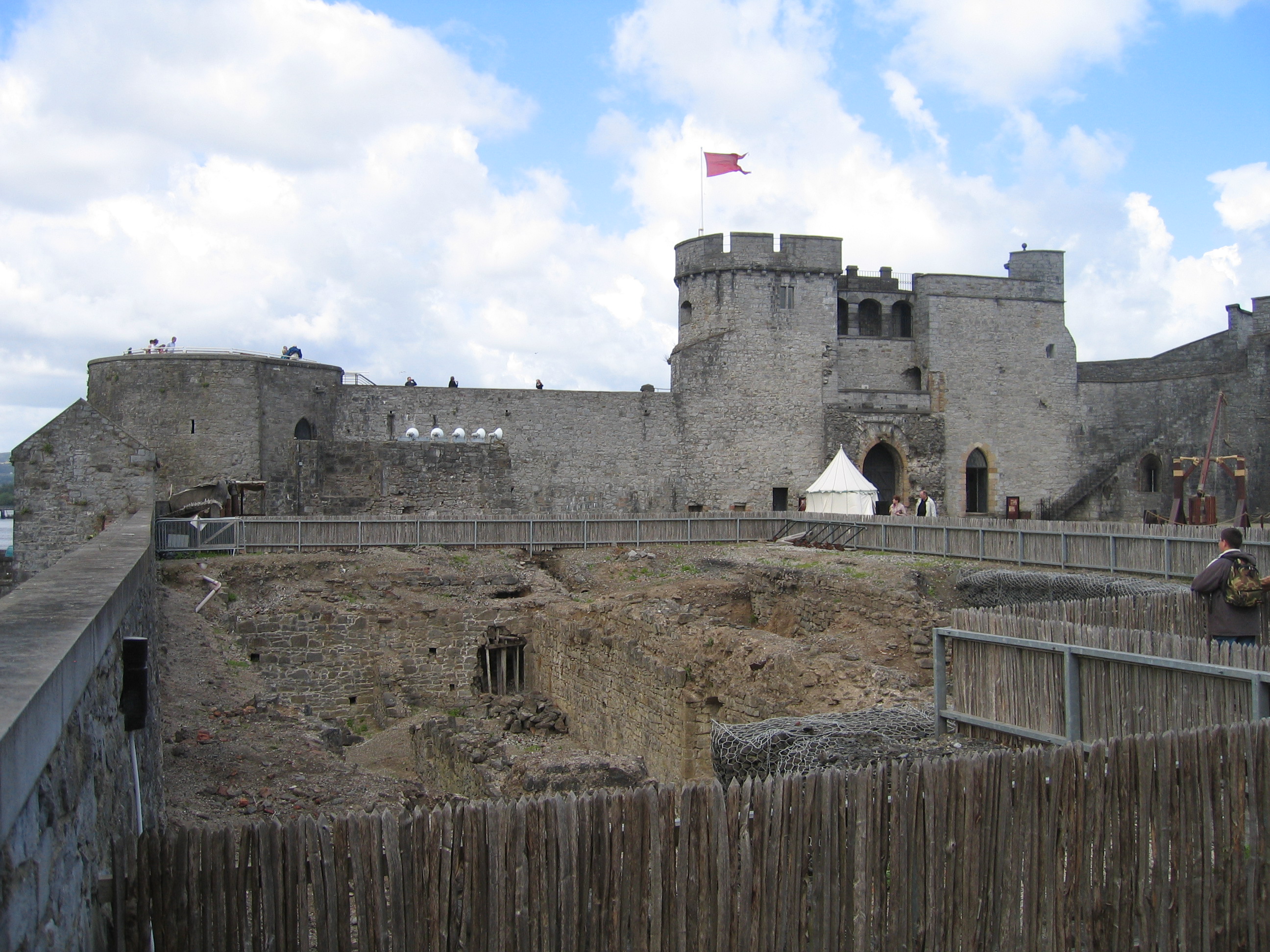 file-king-john-s-castle-in-limerick-6-jpg-wikimedia-commons