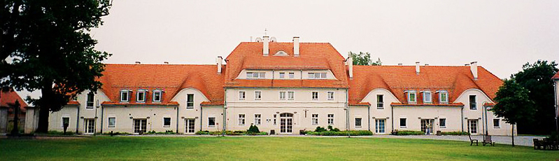 Krzyżowa - the palace complex 02 panorama.JPG