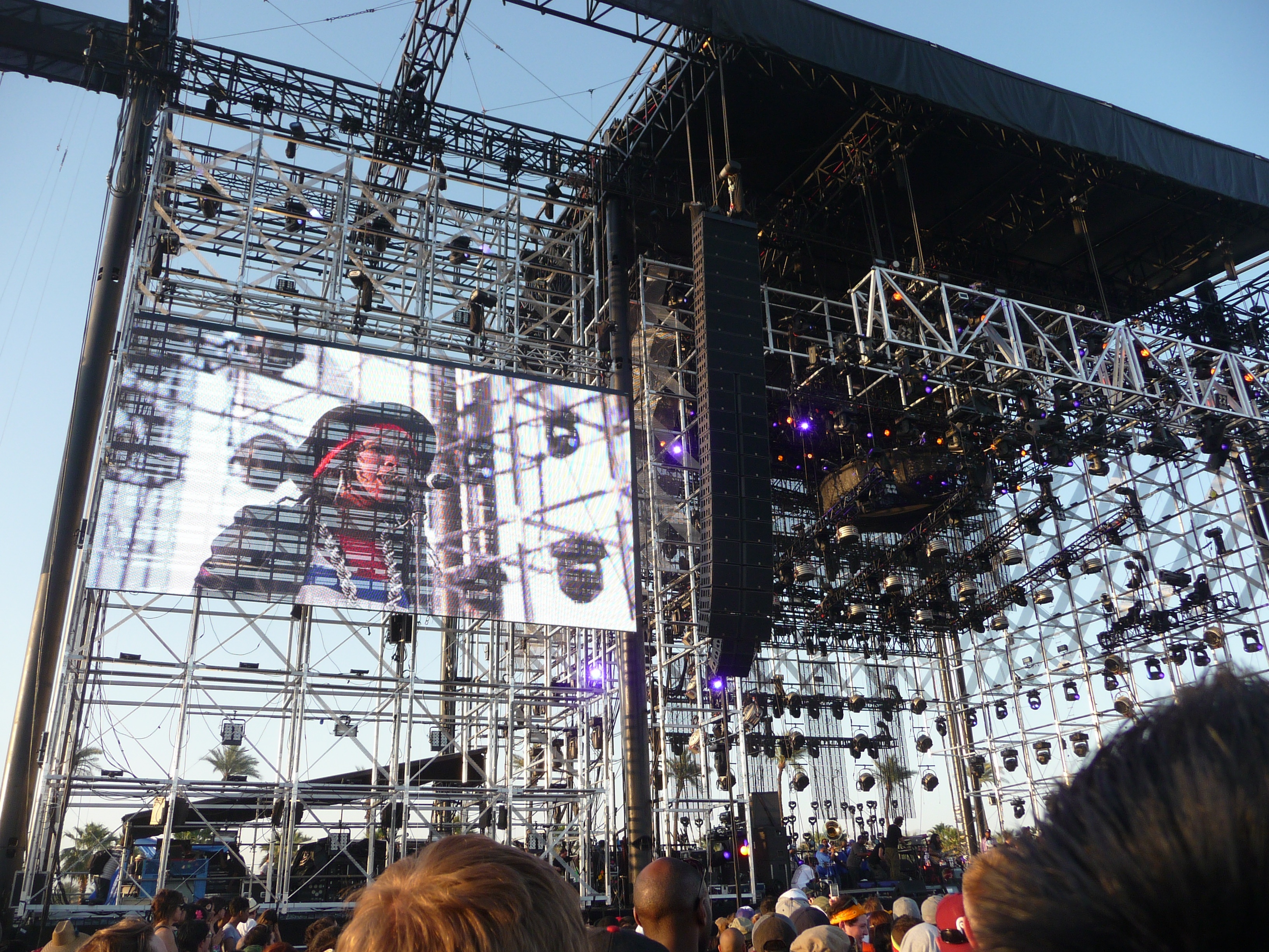 Lauryn Hill at Coachella 2011 (5676480779).jpg