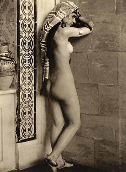 File:Lehnert et Landrock - Jeune fille de dos, circa 1910.jpg