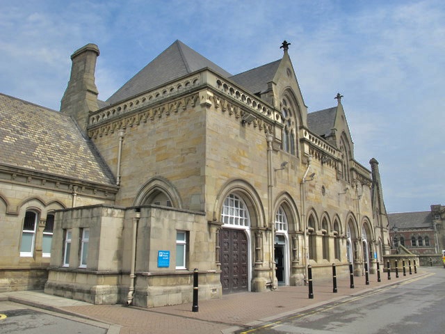 File:Middlesbrough station buildings (2) - geograph.org.uk - 3553074.jpg