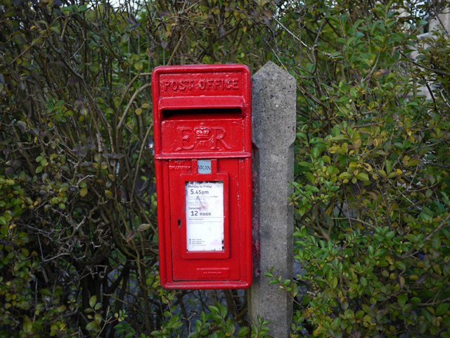 File:Postbox, Bangor - geograph.org.uk - 1619531.jpg