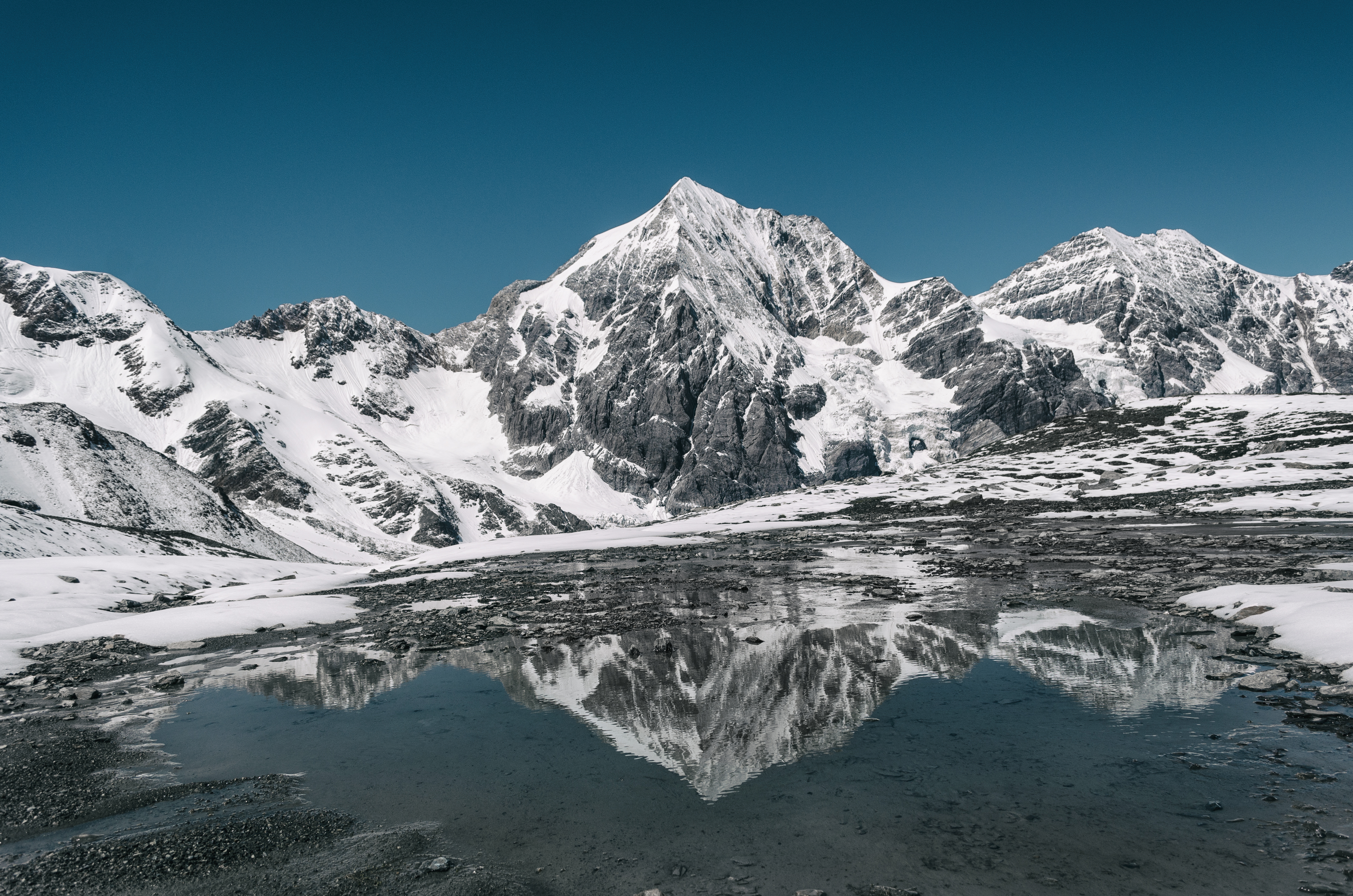 Icy mountain. Горный ледник Чогори. Глетчеры ледники Альпы. Ледник Уллукол. Ледник Хакель.