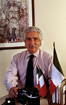 Santi Visalli in his New York City studio in 1998