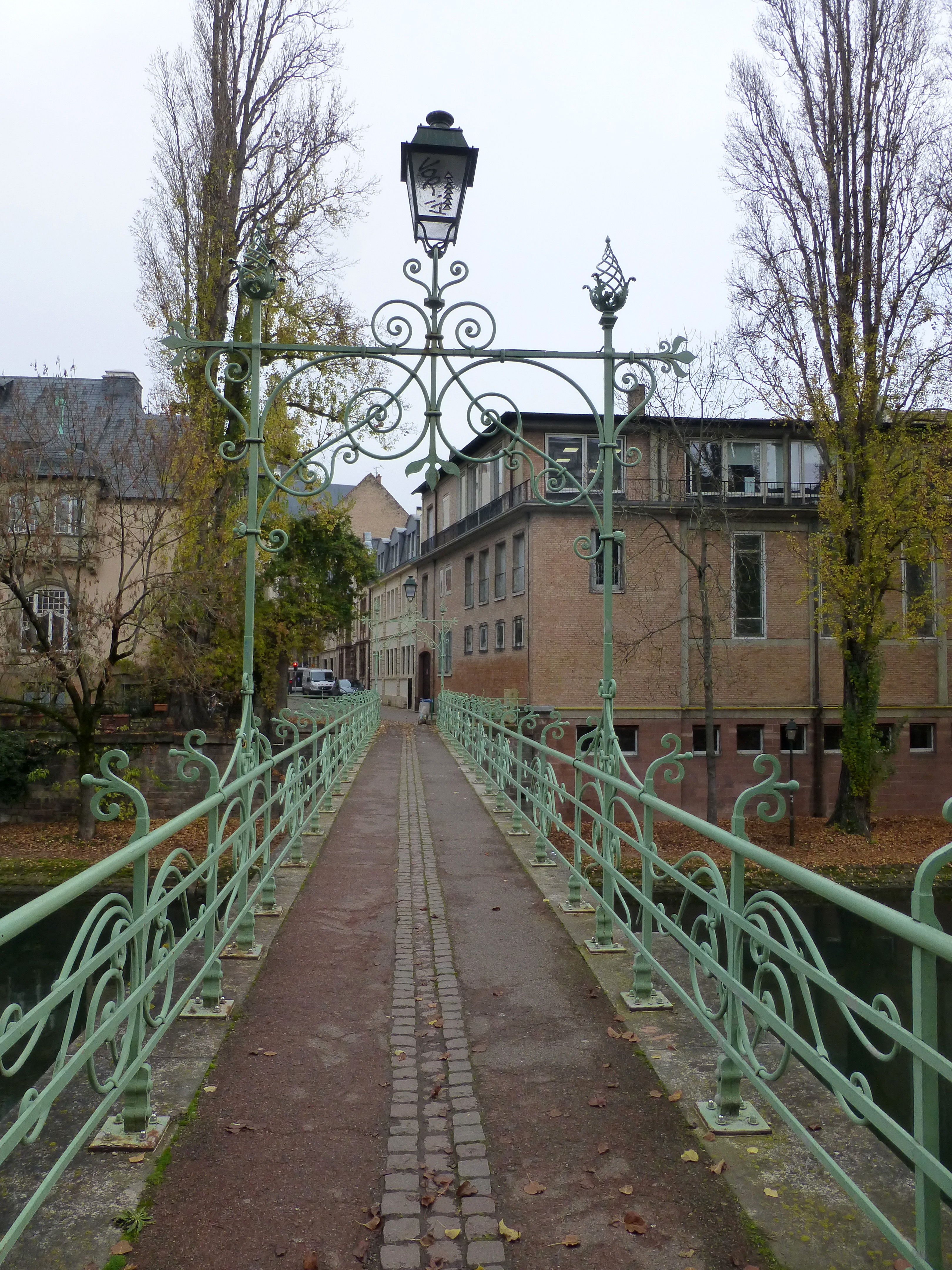 File:Strasbourg-Passerelle du Faux-Rempart (1).jpg - Wikimedia Commons