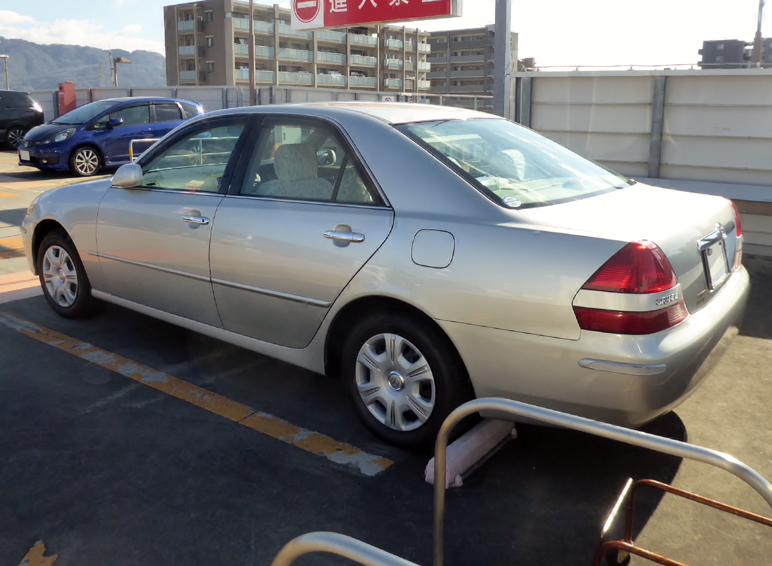 File:Toyota MARK II GRANDE (TA-GX110) left.jpg - Wikimedia Commons