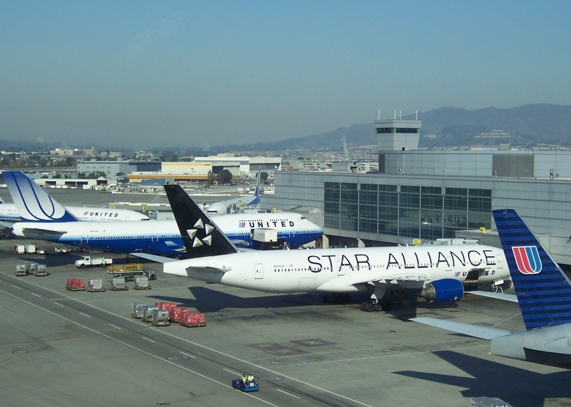 Сан франциско самолет. United Airlines в Сочи. Международный аэропорт Схипхол. 767 United. Livery Boeing 767.