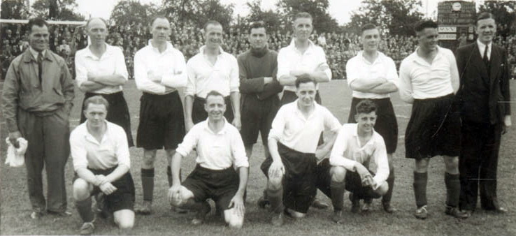 File:Voetbalteam uit Woolwich, spelend tegen MVV, 15 sept 1945.jpg