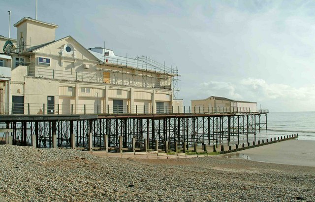 File:West side of Bognor Regis Pier - geograph.org.uk - 1040981.jpg