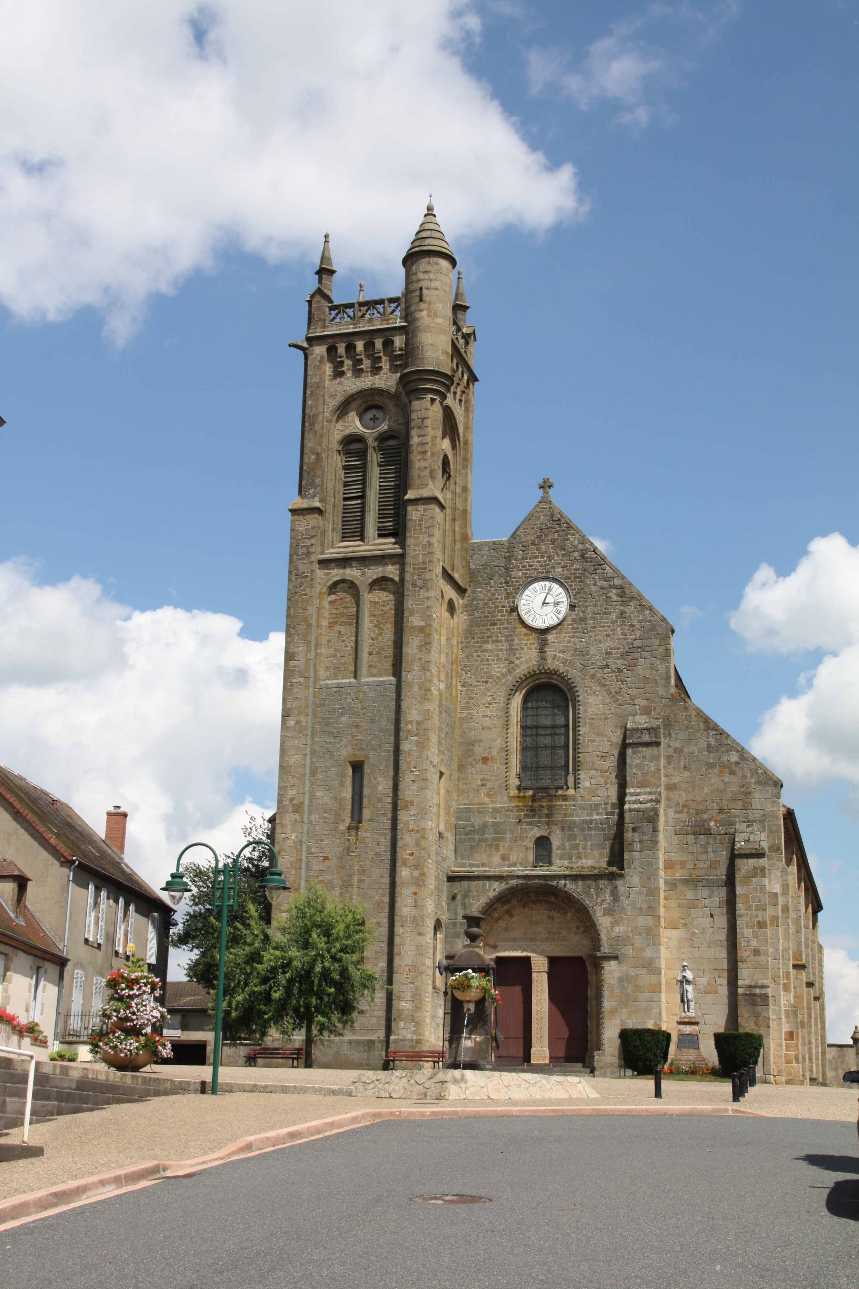 Église Saint-Gervais et Saint-Protais - Le Montet  France Auvergne-Rhône-Alpes Allier Le Montet 03240