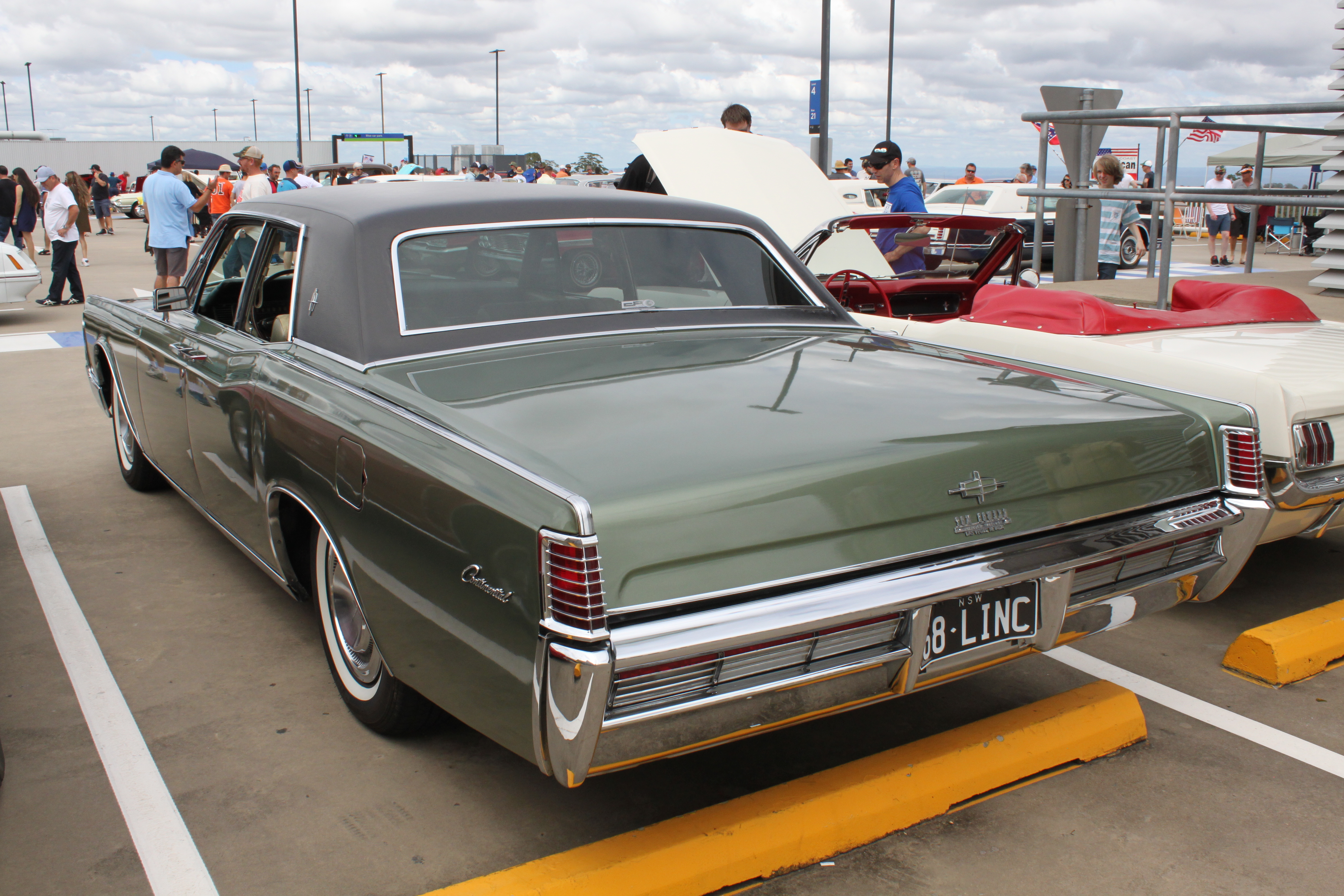 File:1968 Lincoln Continental (24490799876).jpg - Wikipedia