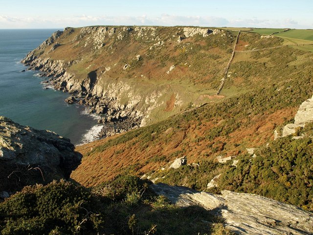 File:Above Off Cove - geograph.org.uk - 2180335.jpg