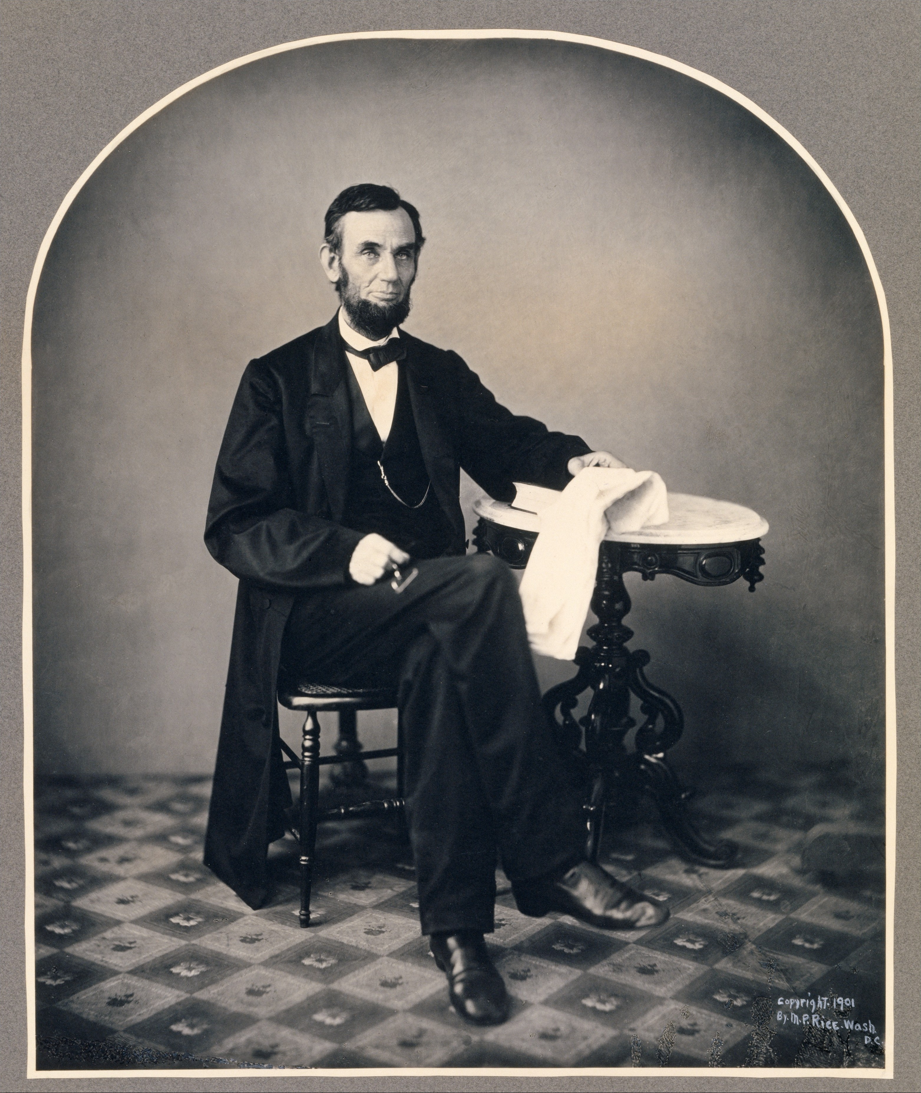 534px-Abraham_Lincoln_seated,_Feb_9,_1864.jpg