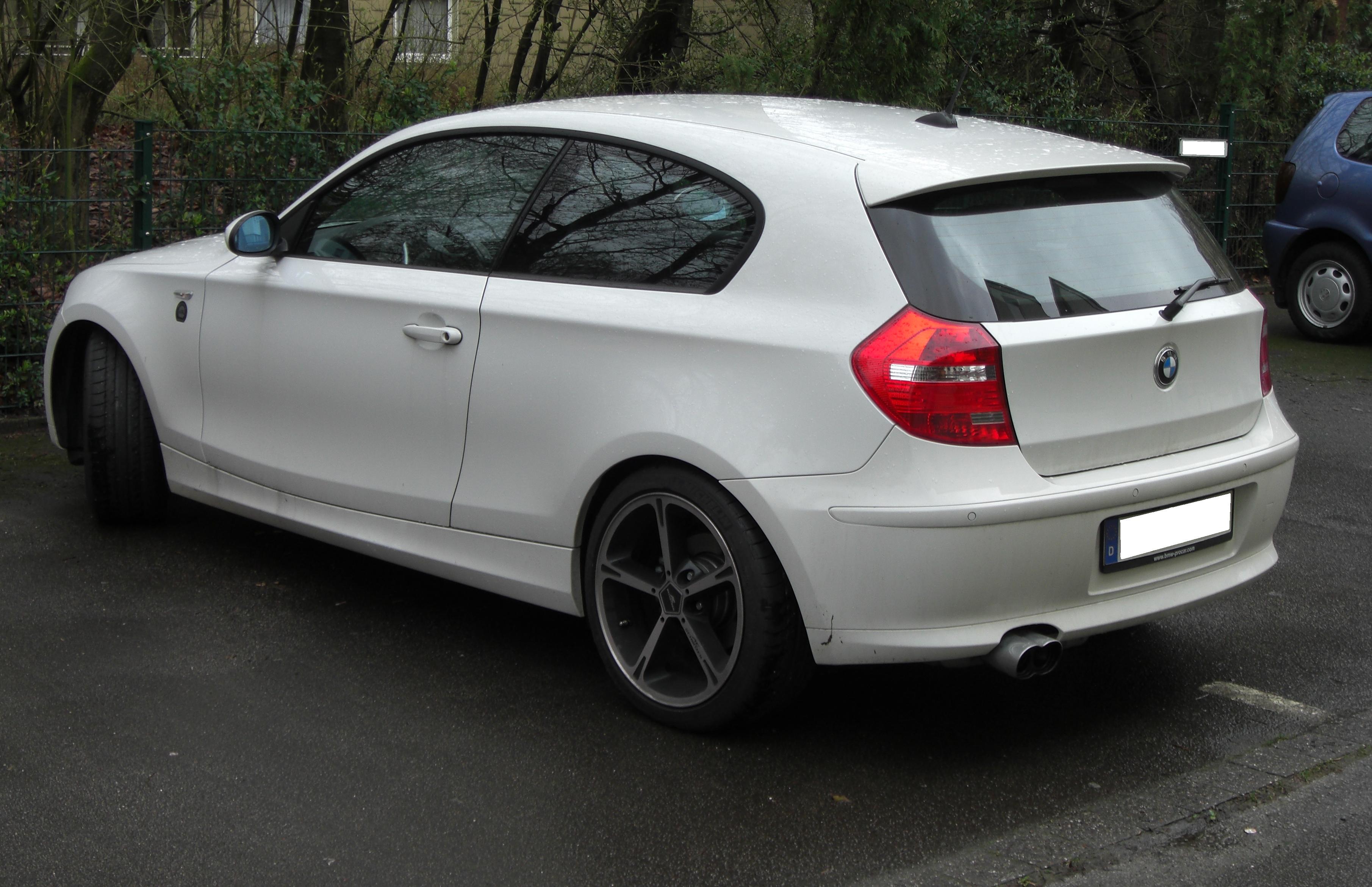 File:BMW 1er Facelift 3-dr. M-Sportpaket.jpg - Wikimedia Commons