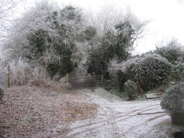 File:Bent gate - geograph.org.uk - 1123065.jpg