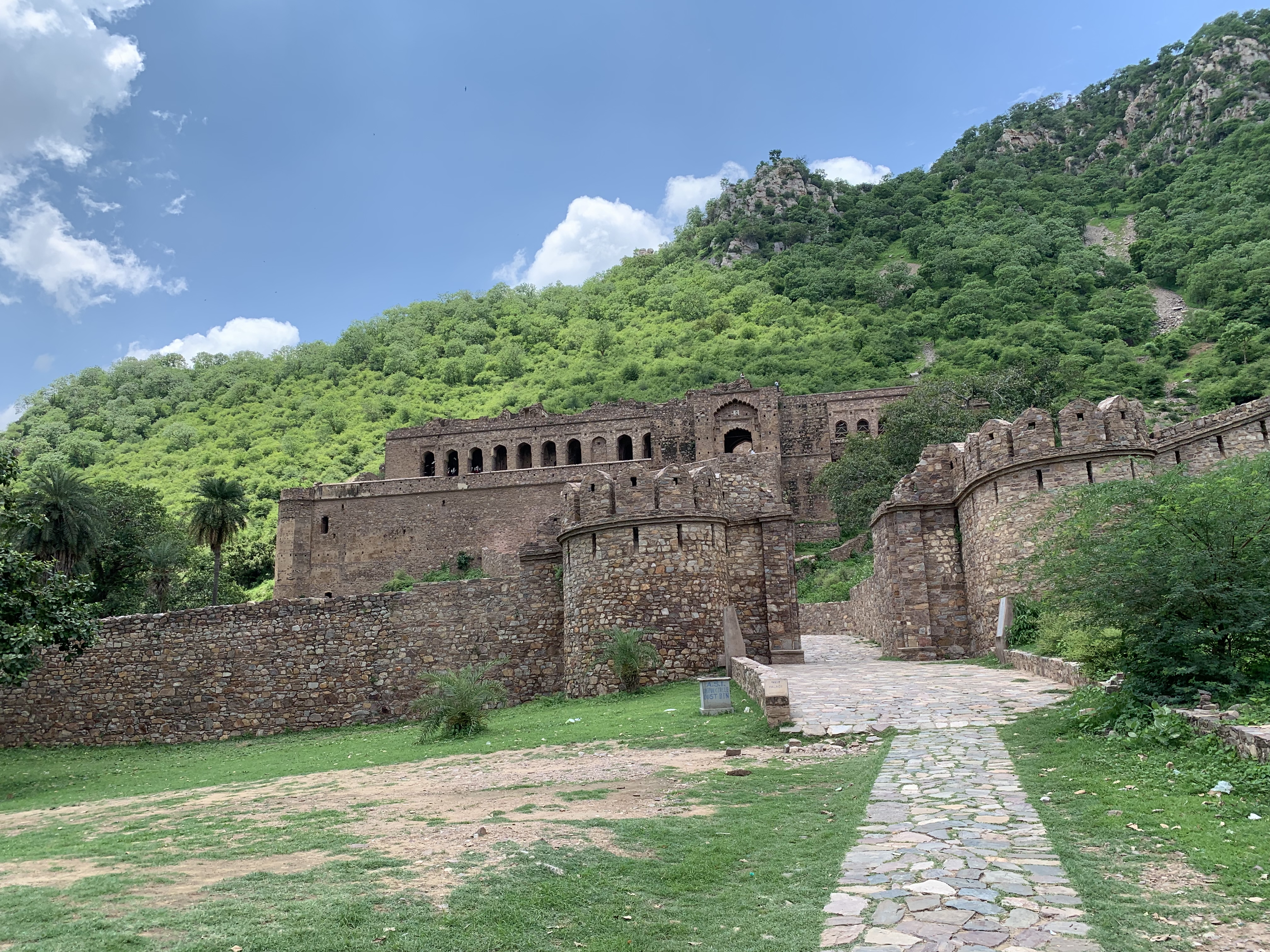 File:Bhangarh Fort - Royal Palace Bhangarh (July 2022) - img 16.jpg -  Wikimedia Commons