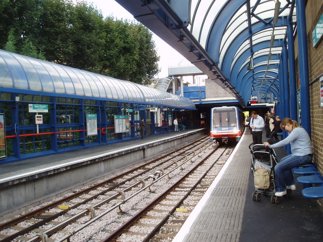 File:Bow Church station DLR.jpg