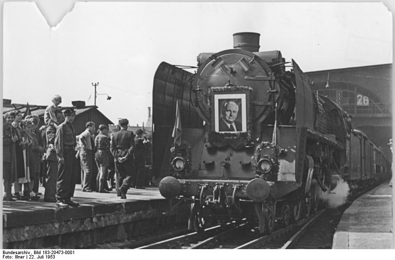 File:Bundesarchiv Bild 183-20473-0001, Leipzig, Sonderzug für DDR-Sportler-Delegation.jpg