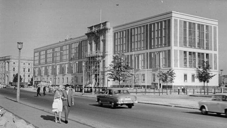 File:Bundesarchiv Bild 183-C0904-0002-002, Berlin, Staatsratsgebäude.jpg