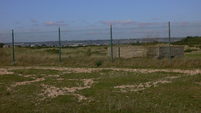 File:Bunkers on golf course - geograph.org.uk - 1532965.jpg