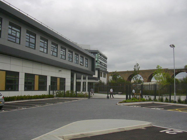 File:Burnley College-UCLAN, Princess Way - geograph.org.uk - 1447238.jpg