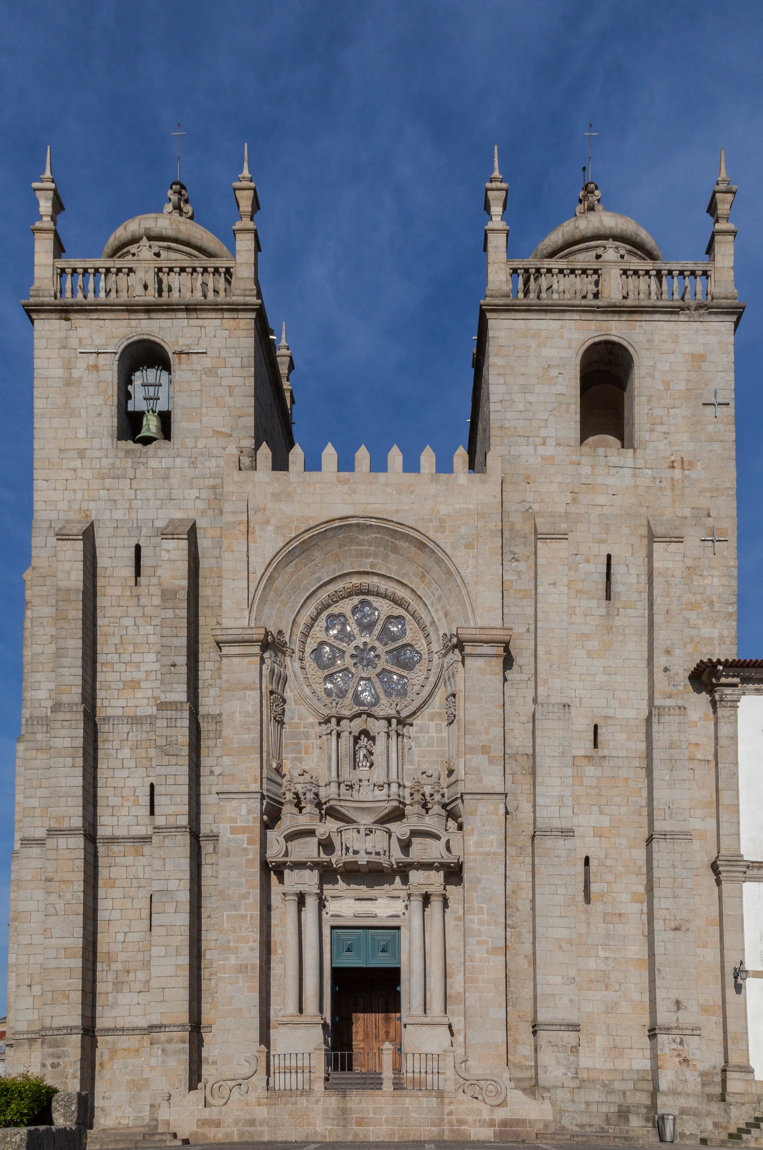 Igrejas do Porto Catedral_de_Oporto%2C_Portugal%2C_2012-05-09%2C_DD_13