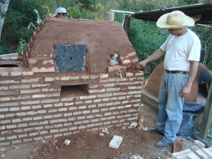 File:Construcción de una cocina a leña.jpg - Wikimedia Commons