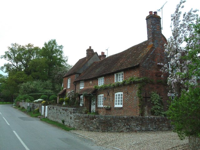 File:Cottages at The Lee - geograph.org.uk - 167614.jpg